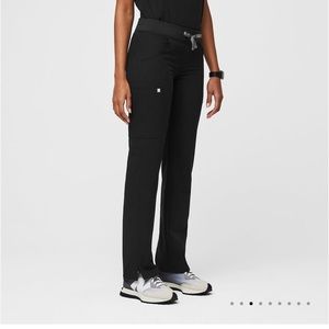 FIGS black Cade cargo scrub pants black women’s XL.